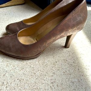 Naturalizer light BRONZE colored pumps cute & comfortable, very stylish